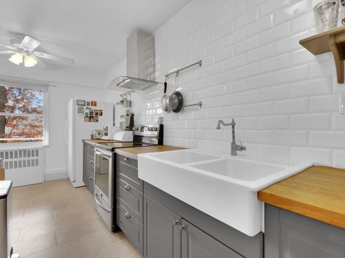  condo home for sale located at 80 Cartright Street, 2f, Bridgeport, CT 06604