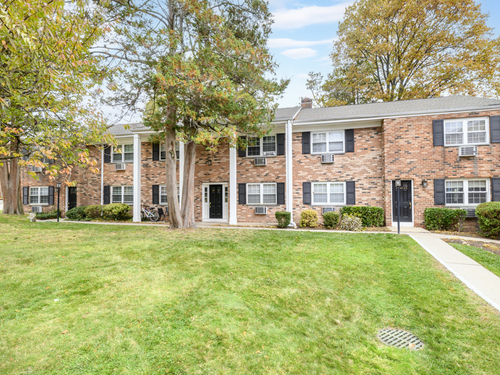  condo home for sale located at 151 Courtland Avenue, apt 4g, Stamford, CT 06902