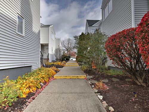  condo home for sale located at 1480 Capitol Avenue, h811, Bridgeport, CT 06604