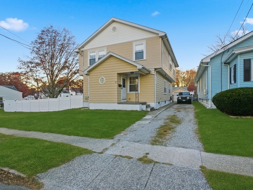  single family home for sale located at 39 Woodcrest Avenue, Stratford, CT 06614