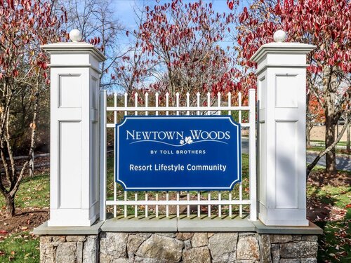  condo home for sale located at 433 Brookside Court, 433, Newtown, CT 06470