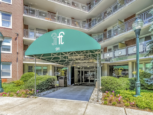  condo home for sale located at 91 Strawberry Hill Avenue, apt 331, Stamford, CT 06902