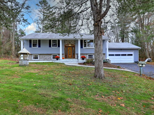  single family home for sale located at 7 Deerfield Drive, Newtown, CT 06482