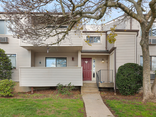  condo home for sale located at 252 Harlem Avenue, b5, Bridgeport, CT 06606