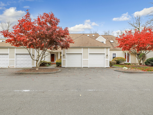 townhouse condo for sale located at 304 Summerfield Gardens, 304, Shelton, CT 06484
