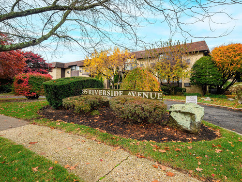 Waterfront condo home for sale located at 85 Riverside Avenue, apt e8, Stamford, CT 06905