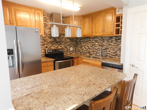  condo home for sale located at 38 Padanaram Avenue, 1, Danbury, CT 06811