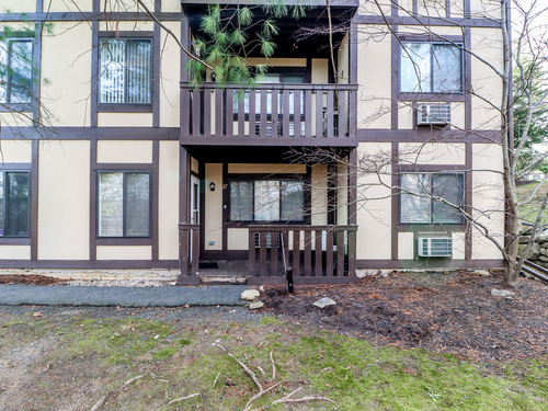  condo home for sale located at 27 Rollingwood Drive, 27, Brookfield, CT 06804