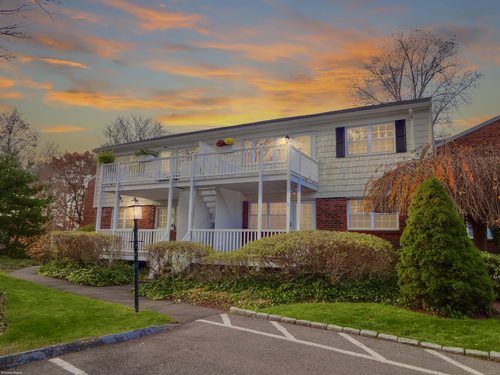  condo home for sale located at 245 Unquowa Road, apt 34, Fairfield, CT 06824