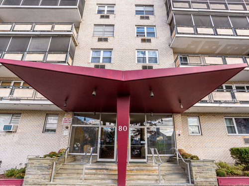  condo home for sale located at 80 Cartright Street, 5d, Bridgeport, CT 06604