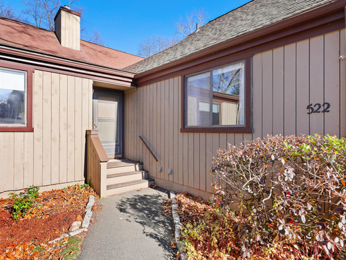  condo home for sale located at 522 Iroquois Lane, b, Stratford, CT 06614