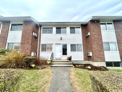  condo home for sale located at 80 County Street, apt 1u, Norwalk, CT 06851