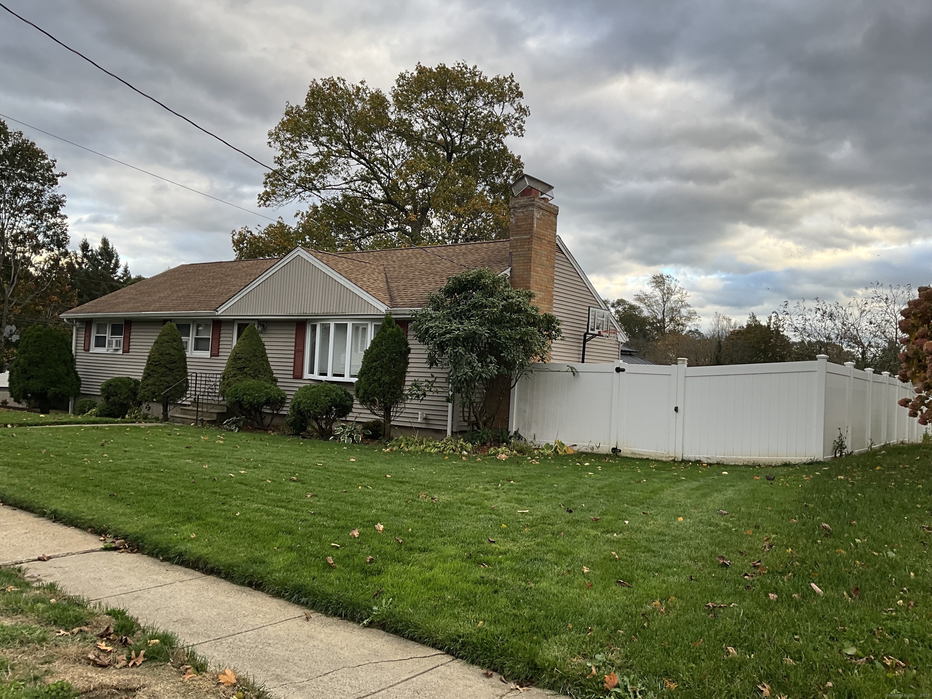 175 Post Oak Road, Stratford, CT 06614 | For Sale at $570,000