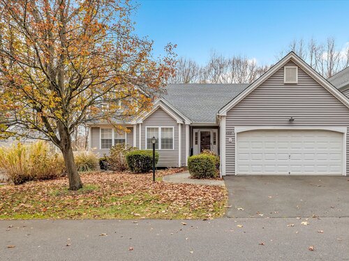  condo home for sale located at 498 Elk Run, 498, Shelton, CT 06484