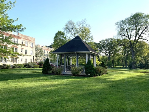  condo home for sale located at 102 Summer Street, 2a, Stamford, CT 06840