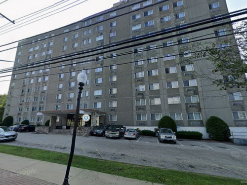  condo home for sale located at 120 Huntington Turnpike, 202, Bridgeport, CT 06610