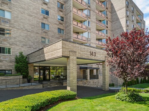  condo home for sale located at 143 Hoyt Street, apt 1a, Stamford, CT 06905