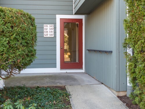  condo home for sale located at 533 Glendale Avenue, 533, Bridgeport, CT 06606