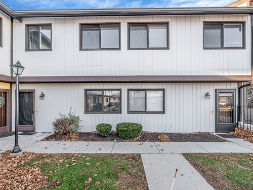  townhouse condo for sale located at 27 Crows Nest Lane, 8f, Danbury, CT 06810