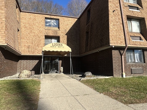  condo home for sale located at 126 Triangle Street, apt b13, Danbury, CT 06810