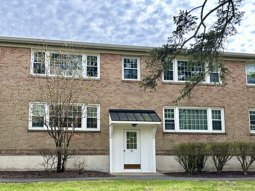  condo home for sale located at 151 Heritage Hill Road, apt b, New Canaan, CT 06840