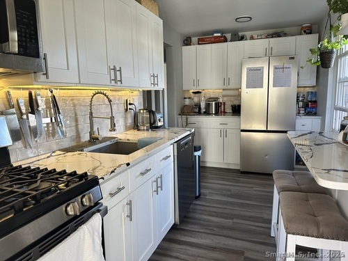  condo home for sale located at 16 Revere Drive, apt 1, Stamford, CT 06902