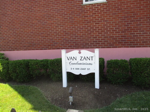  condo home for sale located at 4 Van Zant Road, a2, Norwalk, CT 06855