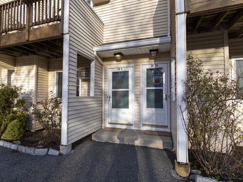  condo home for sale located at 8 Rose Lane, apt 18-9, Danbury, CT 06811