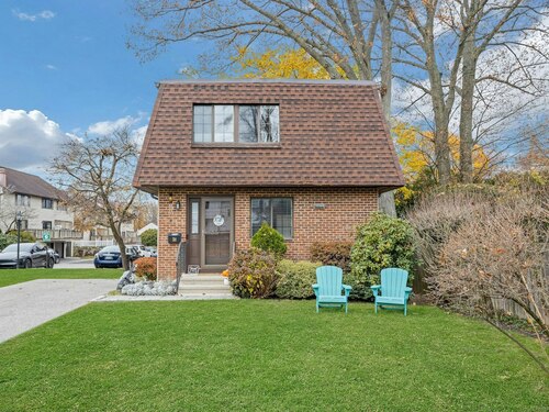  townhouse condo for sale located at 31 Wascussee Lane, 65, Stamford, CT 06902