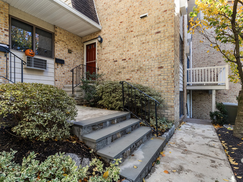  townhouse condo for sale located at 180 Glenbrook Road, apt 35, Stamford, CT 06902