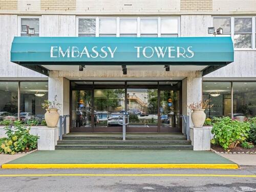  condo home for sale located at 2625 Park Avenue, 6m, Bridgeport, CT 06604