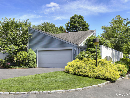  condo home for sale located at 112 Harvest Commons, 112, Westport, CT 06880