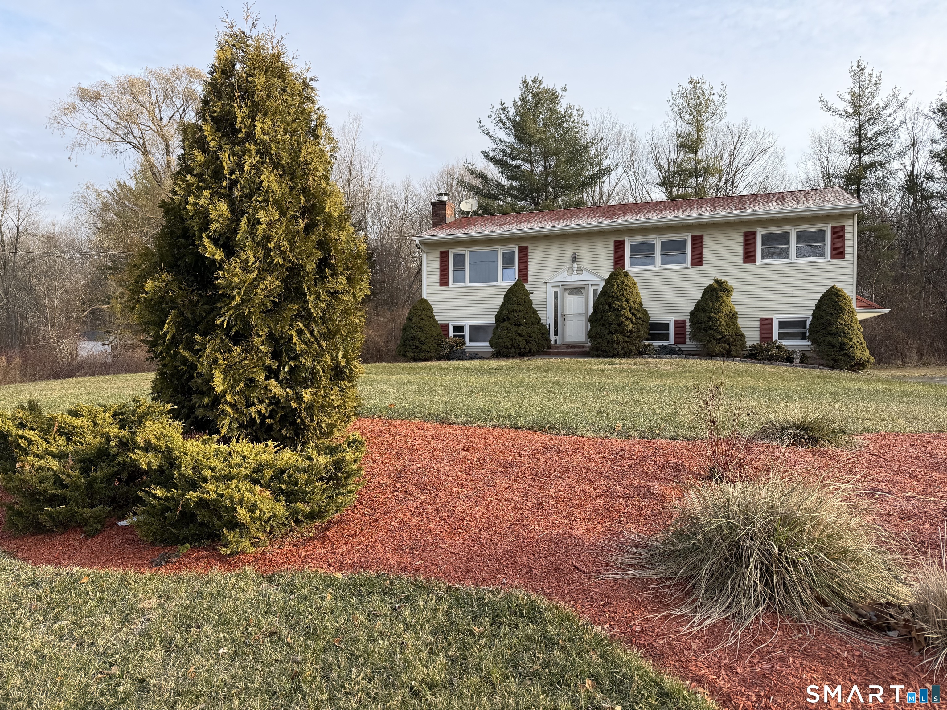 131 Pocono Road, Brookfield, CT 06804 | For Sale at $529,000