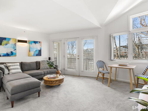  condo home for sale located at 3250 Fairfield Avenue, apt 302, Bridgeport, CT 06605