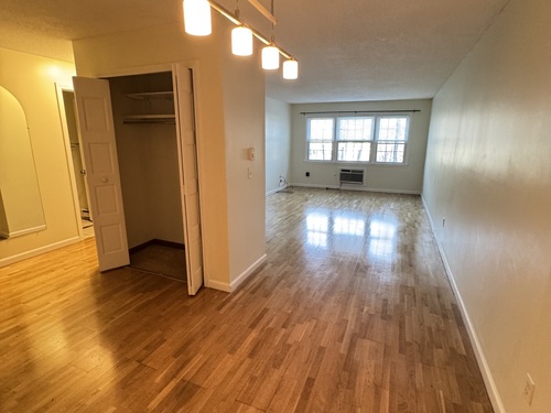  condo home for sale located at 34A Padanaram Road, 103, Danbury, CT 06811