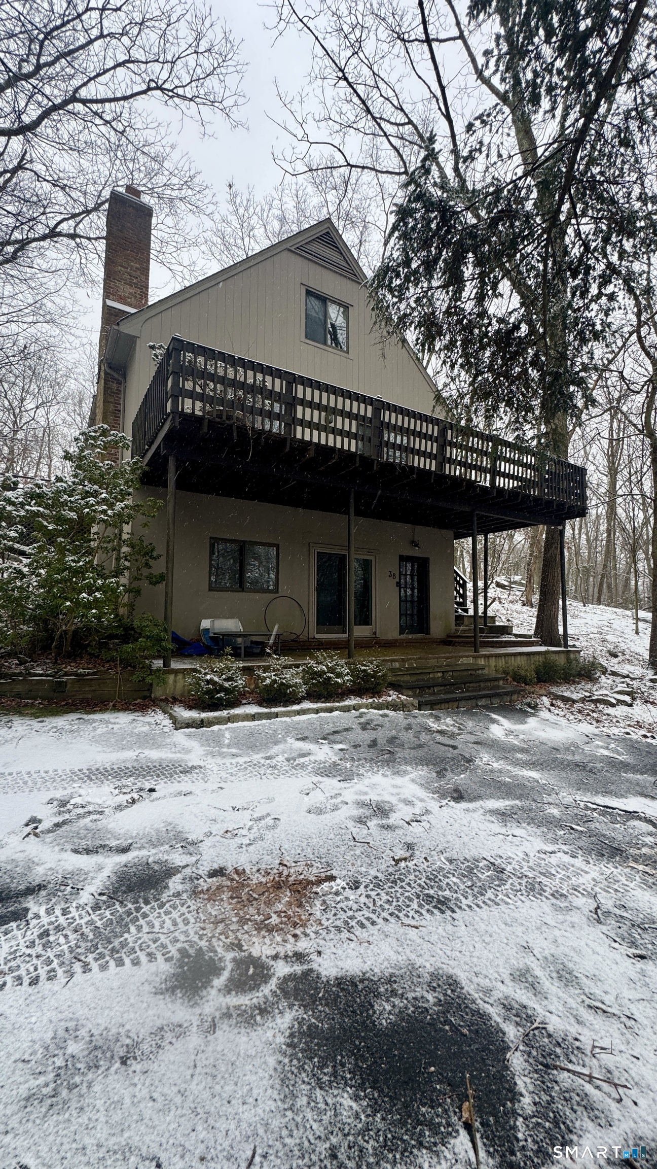 38 Ravenwood Drive, Weston, CT 06883 | For Sale at $790,000