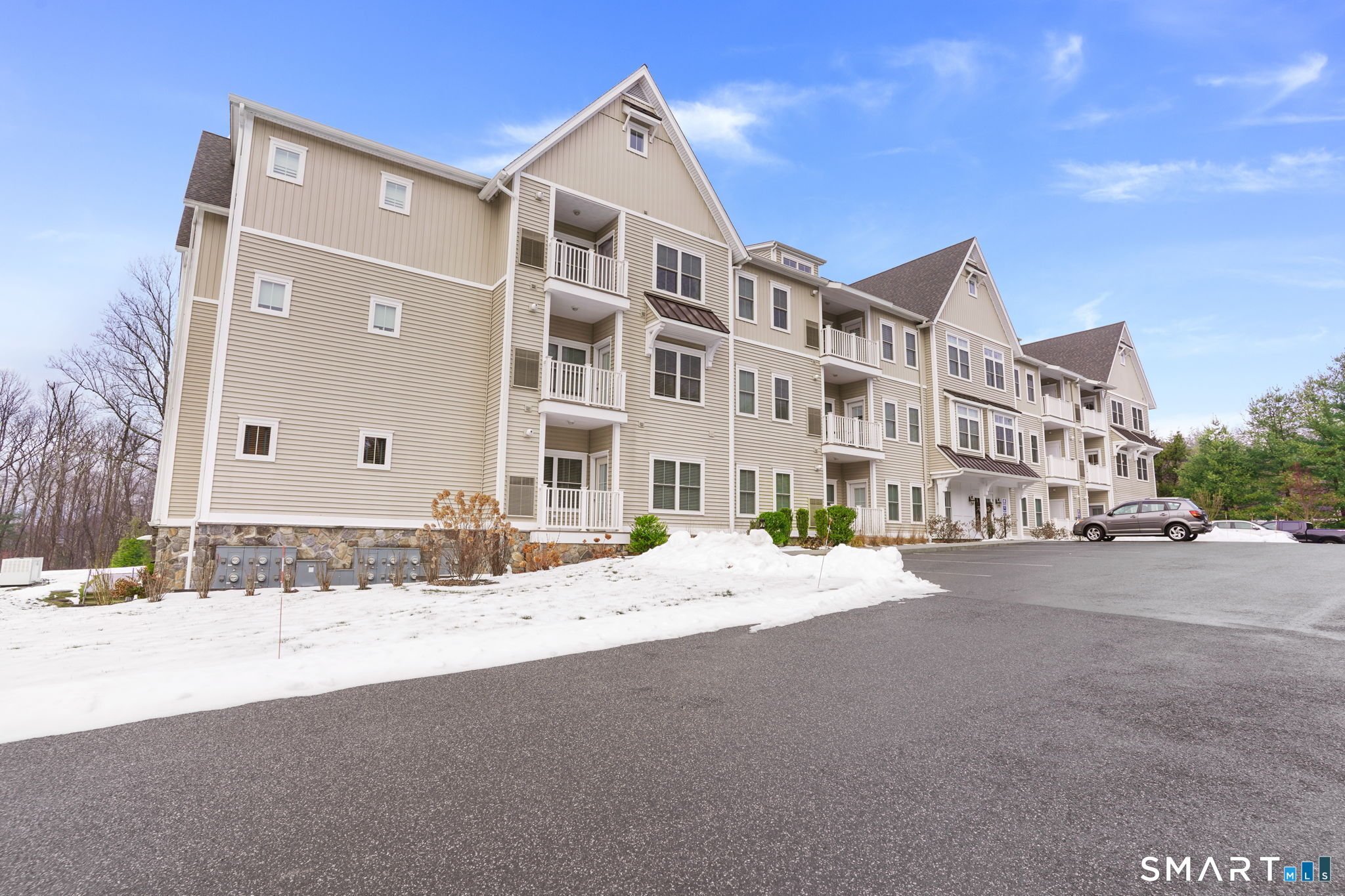 233 Danbury Road, apt a209, Ridgefield, CT 06877 | For Sale at $549,000