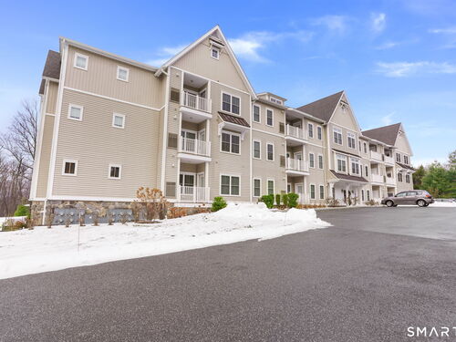  condo home for sale located at 233 Danbury Road, apt a209, Ridgefield, CT 06877