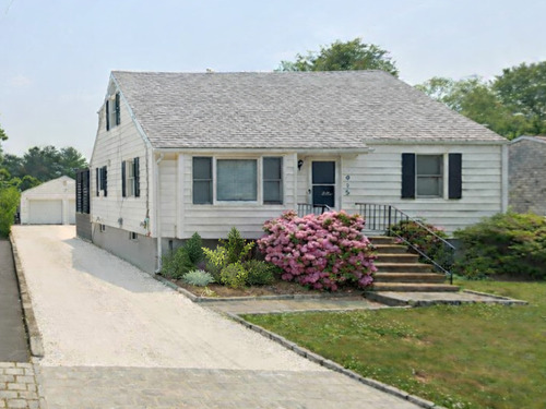  single family home for sale located at 915 South Pine Creek Road, Fairfield, CT 06824