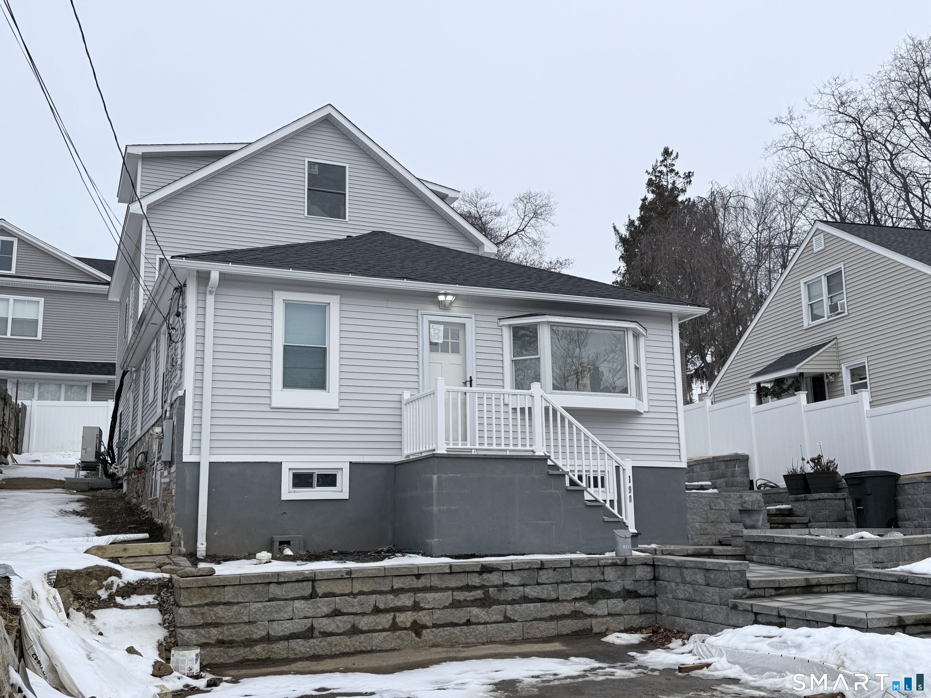 198 Castle Avenue, Fairfield, CT 06825 | For Sale at $950,000