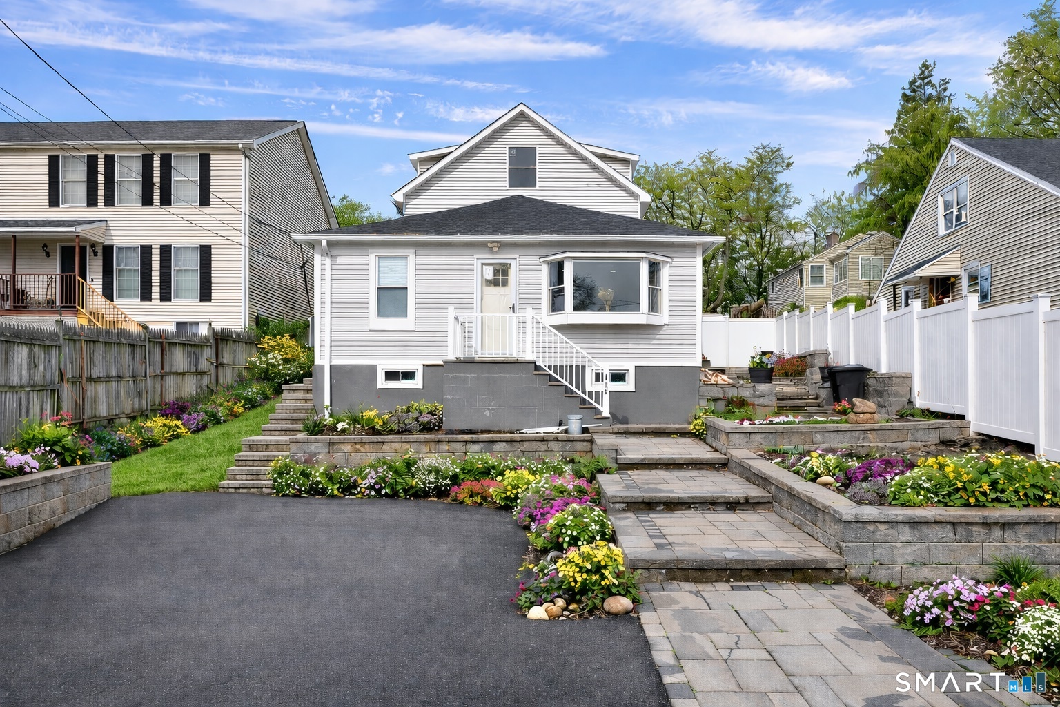 198 Castle Avenue, Fairfield, CT 06825 | For Sale at $950,000