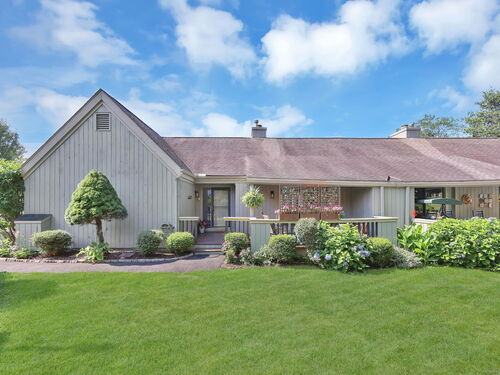  condo home for sale located at 617 Cherokee Lane, b, Stratford, CT 06614