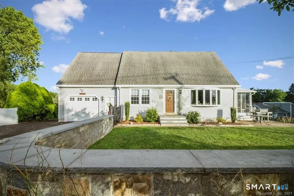 35 Knapps Highway, Fairfield, CT 06825 | For Sale at $885,000