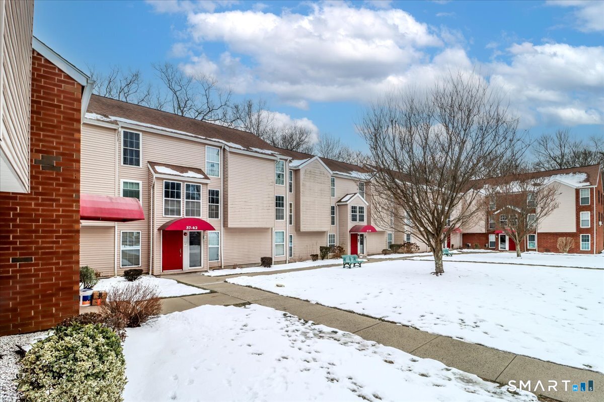 40 Heather Ridge, Shelton, CT 06480 | For Sale at $265,000