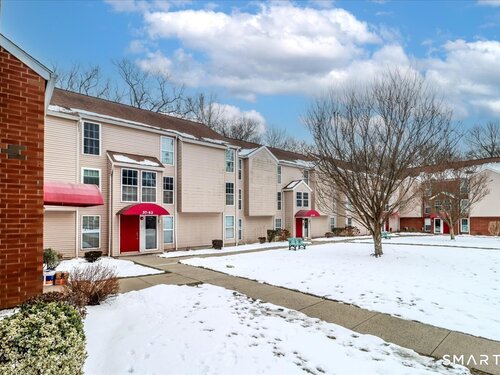  condo home for sale located at 40 Heather Ridge, Shelton, CT 06480