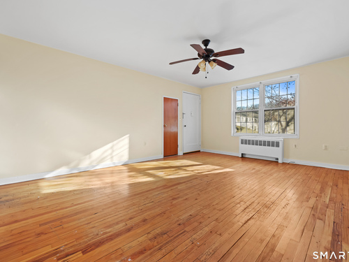  condo home for sale located at 33 Nob Hill Circle, a, Bridgeport, CT 06610