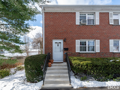  townhouse condo for sale located at 240 Wardwell Street, apt 26, Stamford, CT 06902