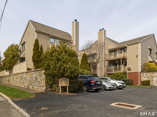  condo home for sale located at 377 Glenbrook Road, apt 5, Stamford, CT 06906