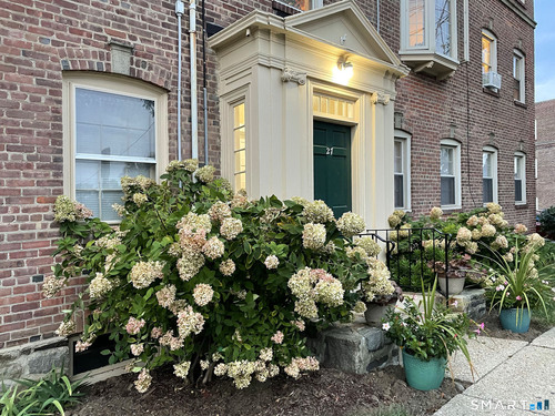  co-op home for sale located at 27 Nash Lane, 5, Bridgeport, CT 06605