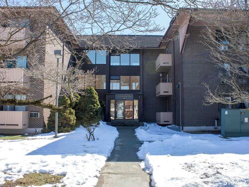  condo home for sale located at 40 California Street, c10, Stratford, CT 06615